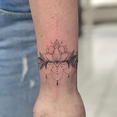 Steffi Fischer tattoo 042
