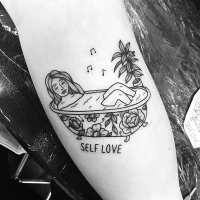 Stephanie Owens tattoo 049
