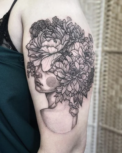 Susanne König tattoo 027