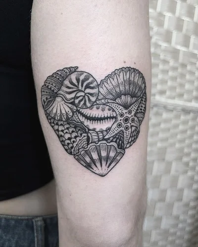 Susanne König tattoo 032