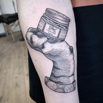 Susanne König tattoo 036