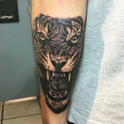 The name is 'Suitedreamztattoo' tattoo 019