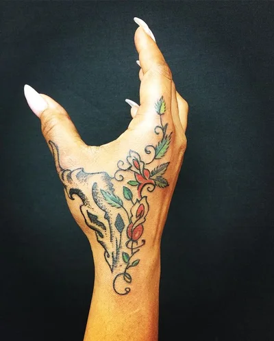 Miki Lindstrom tattoo 010