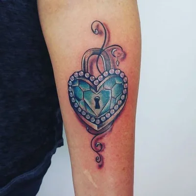 Miki Lindstrom tattoo 018