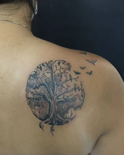Miki Lindstrom tattoo 030