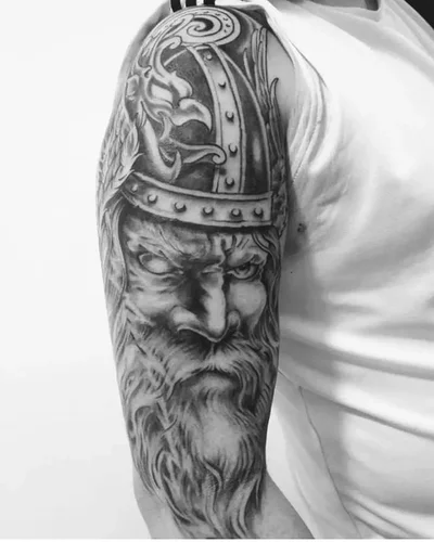 Miki Lindstrom tattoo 045