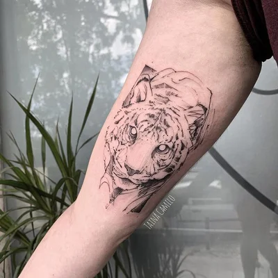 Taina Camilo tattoo 012