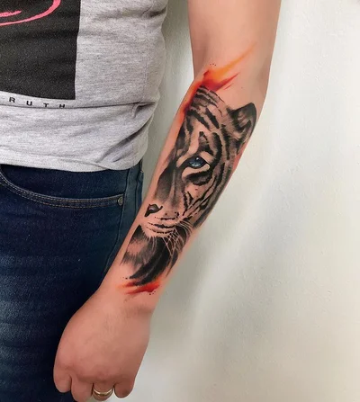 Tatiana Diaz tattoo 010