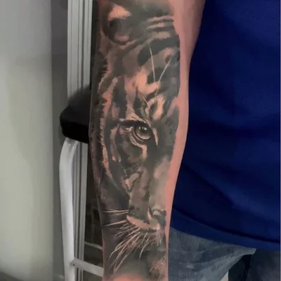 Angie Tatau tattoo 028