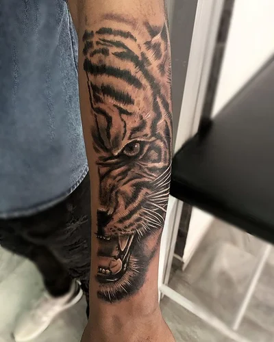 Angie Tatau tattoo 036