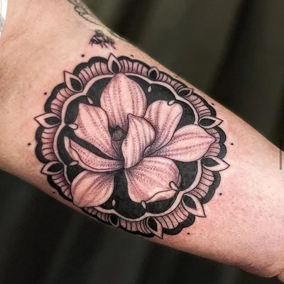 Toby Linwood tattoo 042