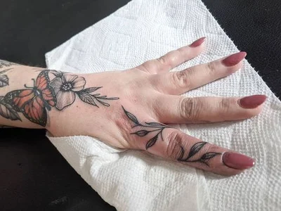 Alicia Lamy tattoo 013