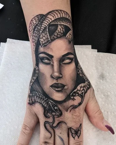 Alicia Lamy tattoo 032