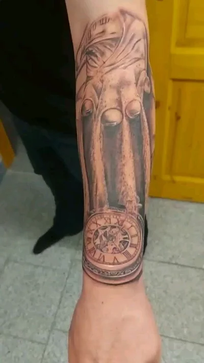 Christopher Esche tattoo 018