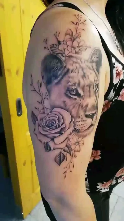 Christopher Esche tattoo 027