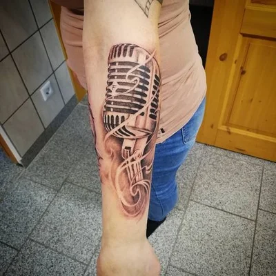 Christopher Esche tattoo 036