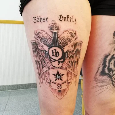 Christopher Esche tattoo 047