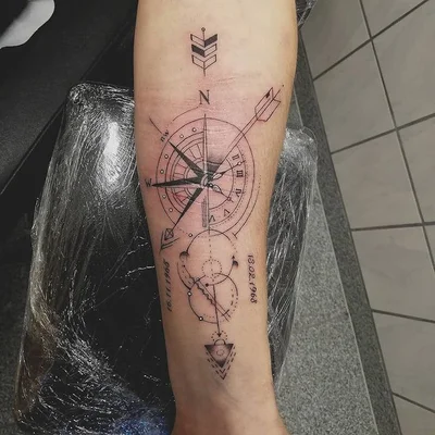 Christopher Esche tattoo 050
