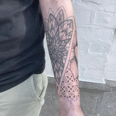 Elise Tack tattoo 009