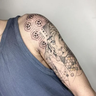Elise Tack tattoo 012