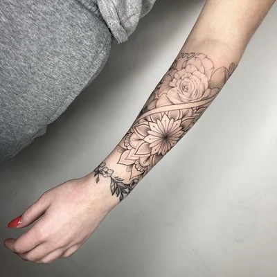 Elise Tack tattoo 014