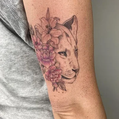Elise Tack tattoo 021