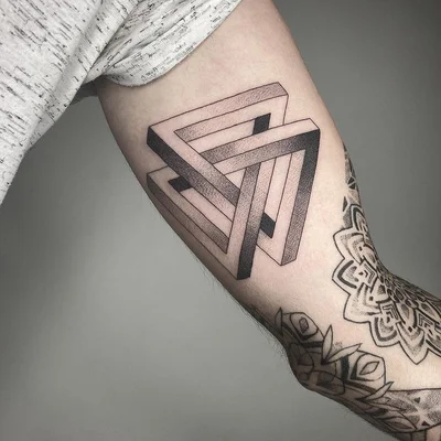 Elise Tack tattoo 027