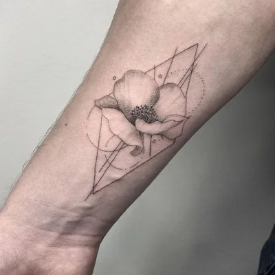 Elise Tack tattoo 028