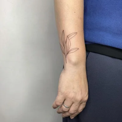 Elise Tack tattoo 037