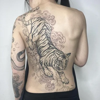 Elise Tack tattoo 039