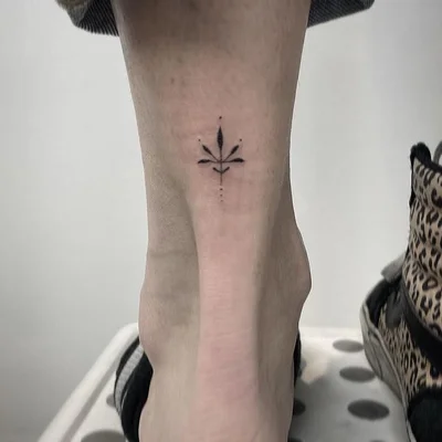 Elise Tack tattoo 050