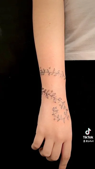 Julia Furt tattoo 027