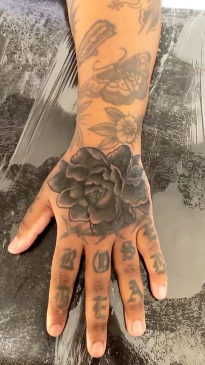 Julia Furt tattoo 039