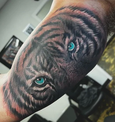 Cliff tattoo 029