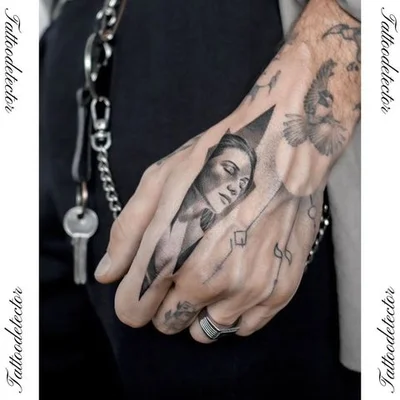 Megan Smith tattoo 033