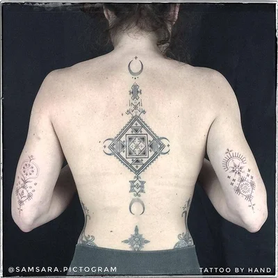 Megan Smith tattoo 034
