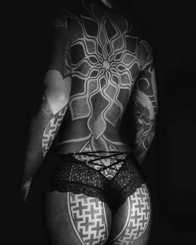 Megan Smith tattoo 042