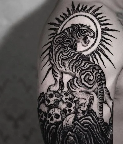 Megan Smith tattoo 044