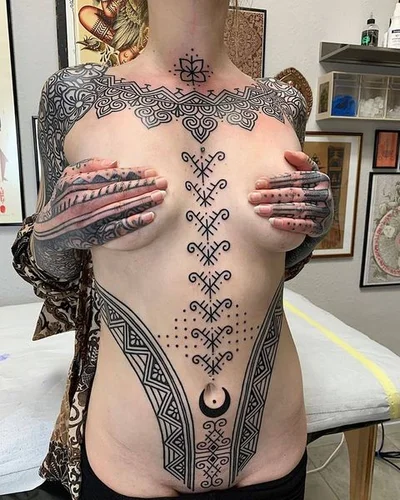Megan Smith tattoo 050