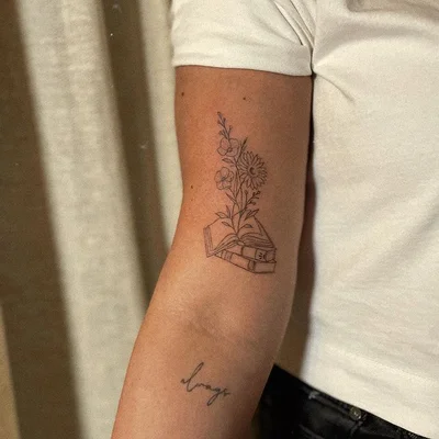Lydia Amor tattoo 040