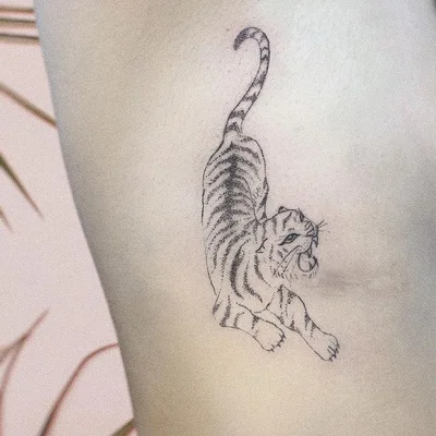 Lydia Amor tattoo 050