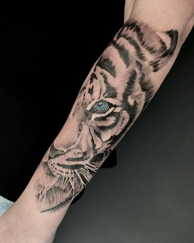 Nero Borne tattoo 030