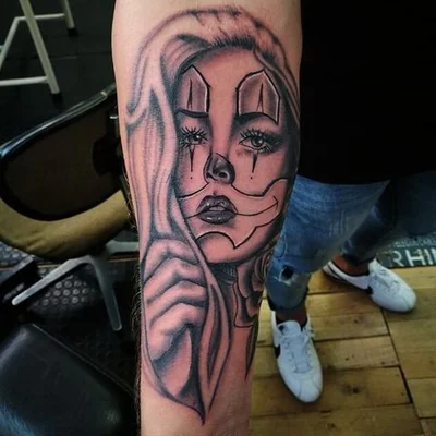 Bronwyn Esmonde-White tattoo 012