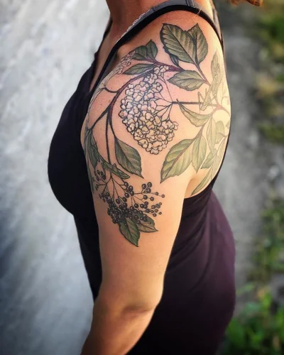 Anna Clarke tattoo 047
