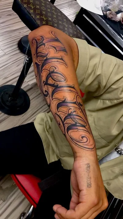 Chris B tattoo 027