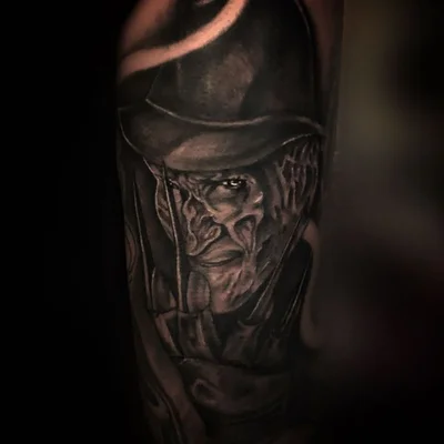 Chris B tattoo 032