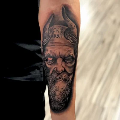 Chris B tattoo 045