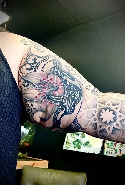 Hailey Slade tattoo 020