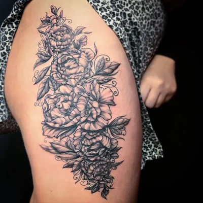 Hailey Slade tattoo 025