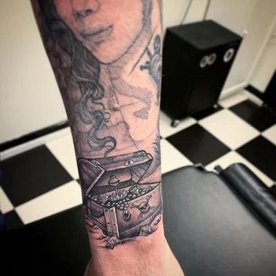 Hailey Slade tattoo 026